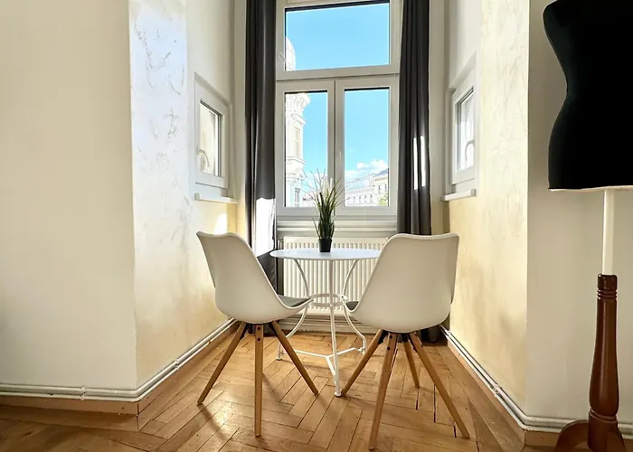 Premium Located At The Famous Kutschkermarkt * Wenen