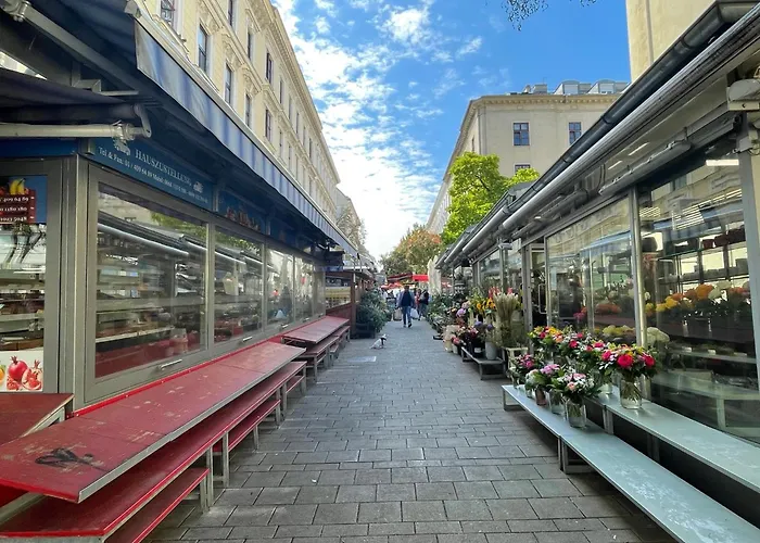 Premium Located At The Famous Kutschkermarkt Wenen